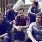Los miembros del grupo sevillano Full, que hoy tocan en León. DL