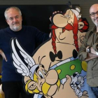 Jean-Yves Ferri (derecha) y Didier Conrad, los autores de Página de 'El papiro del César', nuevo álbum de Astérix.