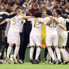 Los jugadores del Real Madrid celebran la consecución del campeonato de liga a la finalización del encuentro.