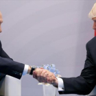 Putin y Trump se dan la mano en su reunión del día 7, en el marco de la cumbre del G-20.
