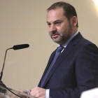 El ministro de Fomento, José Luis Ábalos, este lunes durante los desayunos informativos de Europa Press.