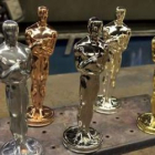 Imagen de varias estatuillas de los premios Oscar.