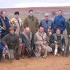 Los participantes en estas jornadas posan con las piezas abatidas