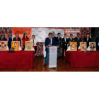 La clausura de la XXIX edición del Magistral de Ajedrez Ciudad de León reunió a las instituciones, patrocinadores y jugadores en el acto de entrega de los trofeos. RAMIRO