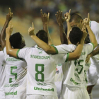 Los jugadores del Chapecoense dedican el primer gol en la Copa Libertadores a los compañeros fallecidos.