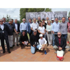 Los premiados posaron junto a los representantes de las casas patrocinadoras una vez finalizada la entrega de trofeos en el Club de Golf Bierzo. L. DE LA MATA