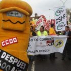 Un momento de la manifestación de los trabajadores de Correos.