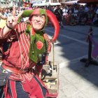 Una bailarina y los juglares ambientan el Mercado Medieval