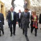 Carrasco con el alcalde y diputados del PP, ayer en Ponferrada