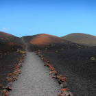 Un sendero que conduce a uno de los volcanes dormidos en la isla canaria de La Palma. GREG MONTANI