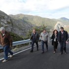 Miranda, Arias, Calvo, Fernández Merayo, Martínez Majo y Valcarce, en la nueva carretera L. DE LA MATA