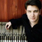 El pianista italiano Alessio Bax, que esta noche acompaña a la Sinfónica de Castilla y León.