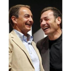 Zapatero y Tomás Gómez sonrien durante el XI Congreso del PSM