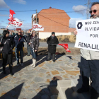 Los trabajadores de Ibán Hermanos volvieron a concentrarse ayer ante el concesionario.