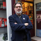 Ildefonso Rodríguez en la librería Enclave de libros. RAQUEL P. VIECO