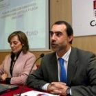 El consejero de Sanidad, César Antón, durante la presentación de las nuevas unidades a la prensa