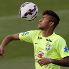 El delantero brasileño, Neymar, durante un entrenamiento con la selección.