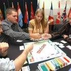 Jugadores participan en el campeonato mundial de Monopoly en Tokyo . TOSHIKI SAWAGUCHI