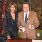 Ana Guada y Mario Amilivia, con el premio a la solidaridad 2005