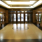 Imagen de archivo del vestíbulo del Teatro Emperador, que lleva cerrado desde 2006. RAMIRO