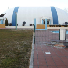 La caída de la cubierta en febrero hace que ahora se recupere como piscina de verano.