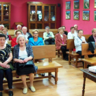 Reunión de usuarios y voluntarios de Cruz Roja.
