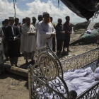 Funeral por cinco de los niños fallecidos en el nuevo hundimiento de una embarcación de rohingyas, en Coxs Bazar (Bangladés), el 9 de octubre.
