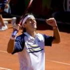 El tenista español Tommy Robredo celebra su victoria en la final del torneo de Bastad celebrada ayer