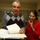 Pepe Giménez y Elena Castellano, ayer en la sede del PSOE.