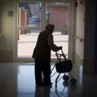 Una anciana en una residencia de ancianos en Barcelona.