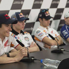 De izquierda a derecha, Márquez, Bradl, Pedrosa, Lorenzo y Rossi, durante la rueda de prensa en Doha.