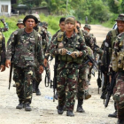 Soldados filipinos cerca de la ciudad de Marawi.