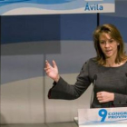 La secretaria general del PP, María Dolores Cospedal, criticó en Ávila la actitud del Gobierno en es