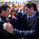Manuel Valls y Albert Rivera durante una manifestación en Barcelona. ENRIC FONTCUBERTA