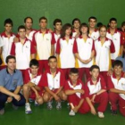 Los participantes leoneses de pelota posan tras los éxitos conseguidos.