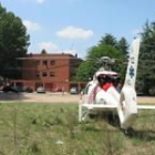 El helicóptero del servicio 112 de la Junta, frente al centro de salud Juan de Ferreras