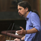 El secretario general de Podemos, Pablo Iglesias, en la tribuna del Congreso de los Diputados .