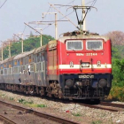 Fotograma donde se puede observar un tren indio.