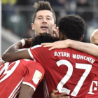 Lewandowski celebra el tercer gol del Bayern ante el Wolfsburgo.