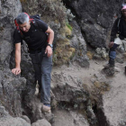 Pese a que la ascensión no cuenta con un recorrido excesivamente técnico, en algunos puntos el uso de las madreñas obligó a Octavio a tener que ayudarse de las manos.