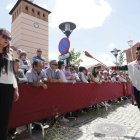 El centurión romano volvió ayer a acaparar todas las miradas al inicio de la procesión. RAMIRO