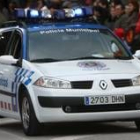 Un coche como éste fue el que destrozaron los jóvenes