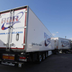 Los megacamiones impresionan por sus dimensiones, 25 metros de longitud y 60 toneladas de peso, todo un avance en el transporte del siglo XXI.