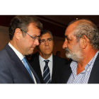 Antonio Silván, Javier Cepedano y Santos Llamas, ayer en el encuentro de la Fele.