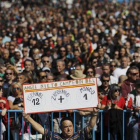 Cientos de aficionados a las motos han homenajeado hoy, en Madrid, a Ángel Nieto