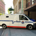 El furgón policial que trasladó a Juan Carlos Aguilar.