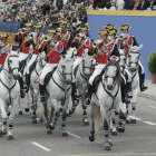 Desfile militar durante la celebración del Día de las Fuerzas Armadas.