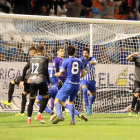Los jugadores de la Deportiva celebran el gol de Pallarés en el último suspiro.