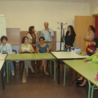 La concejala de Bienestar Social acudió ayer al comienzo del taller de inglés dirigido a mujeres.