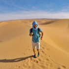 Raúl Gómez, durante su carrera en Marruecos, en el programa de Movistar+ Maraton Man.